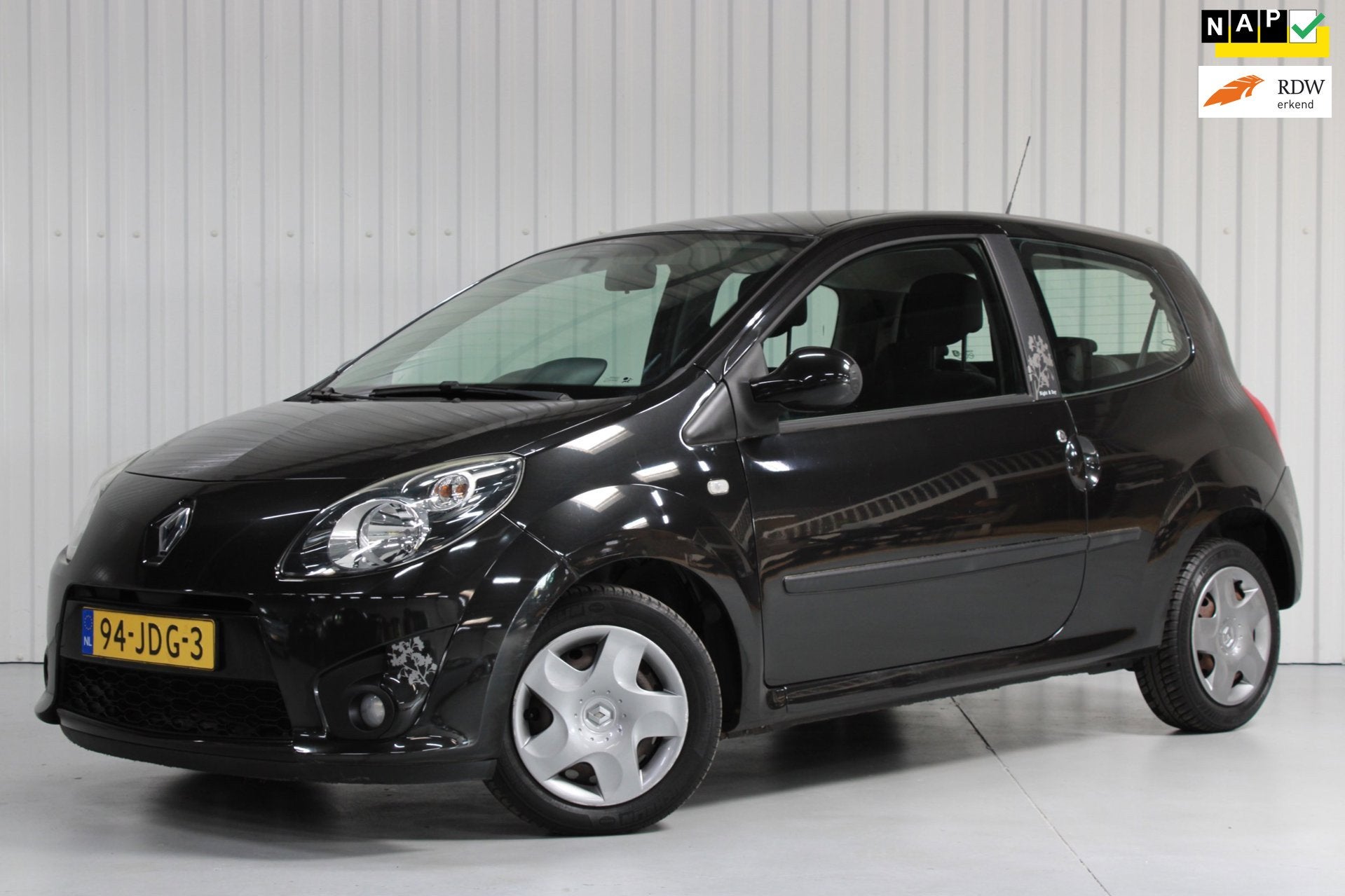 Renault Twingo 1.2 Night & Day, Voorwielaandrijving, Gebruikt, Zwart, Origineel Nederlands