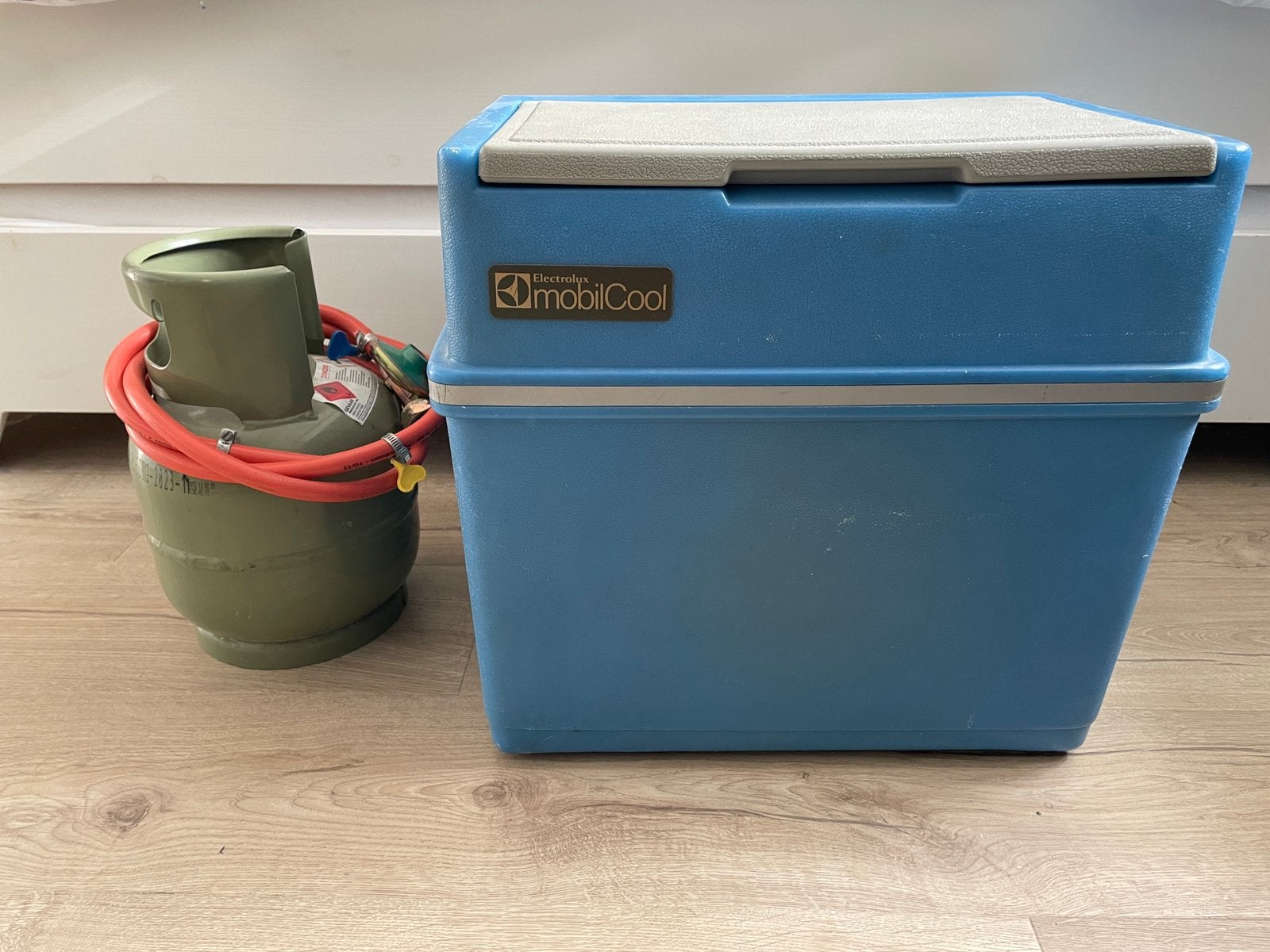 Koelbox mobicool op gas 12v en 220, Caravans en Kamperen, Koelboxen, Ophalen, Zo goed als nieuw, Elektrisch