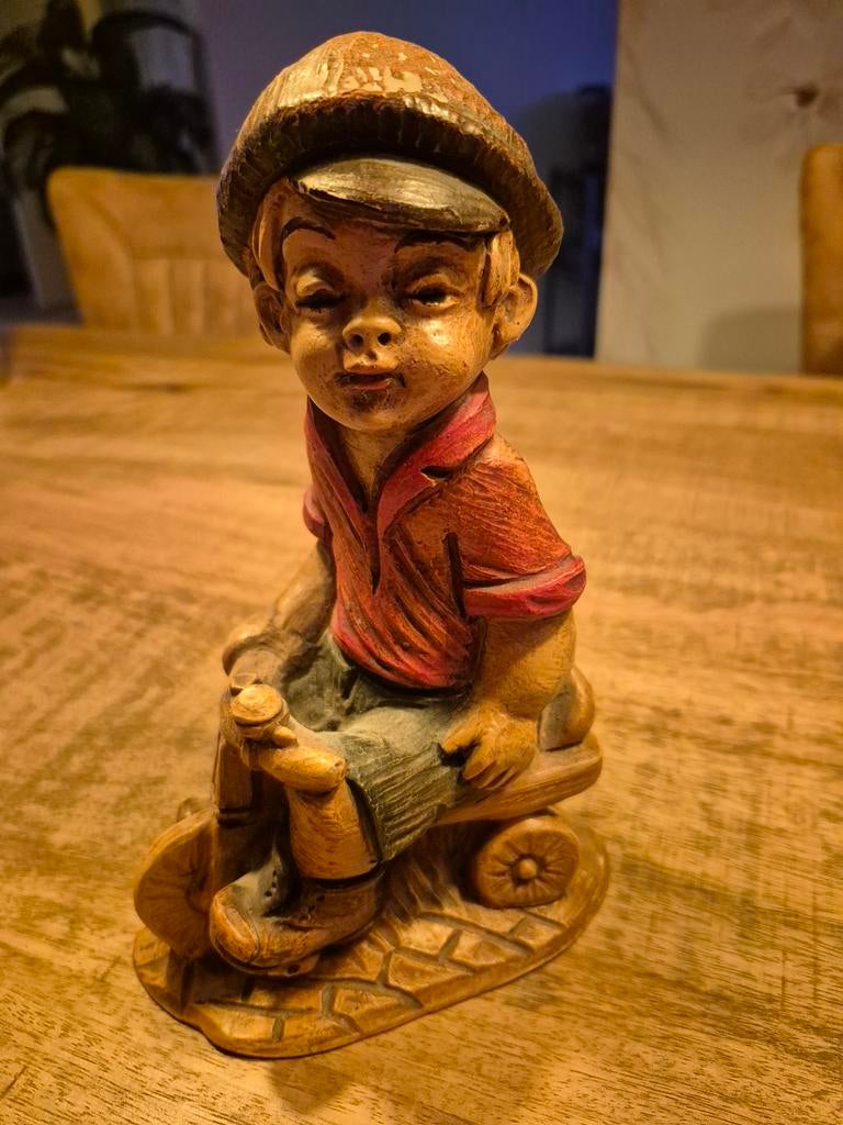 Vintage beeldje jongen op driewieler, Ophalen of Verzenden