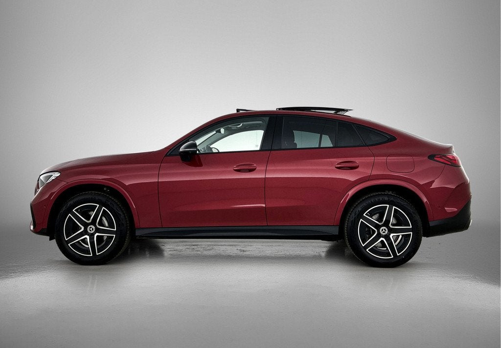 Mercedes-Benz GLC Coupé 300 e 4MATIC AMG Nightpakket | Pano, Auto's, Mercedes-Benz, 12 maanden, Gebruikt, Plug-in hybride, Bedrijf