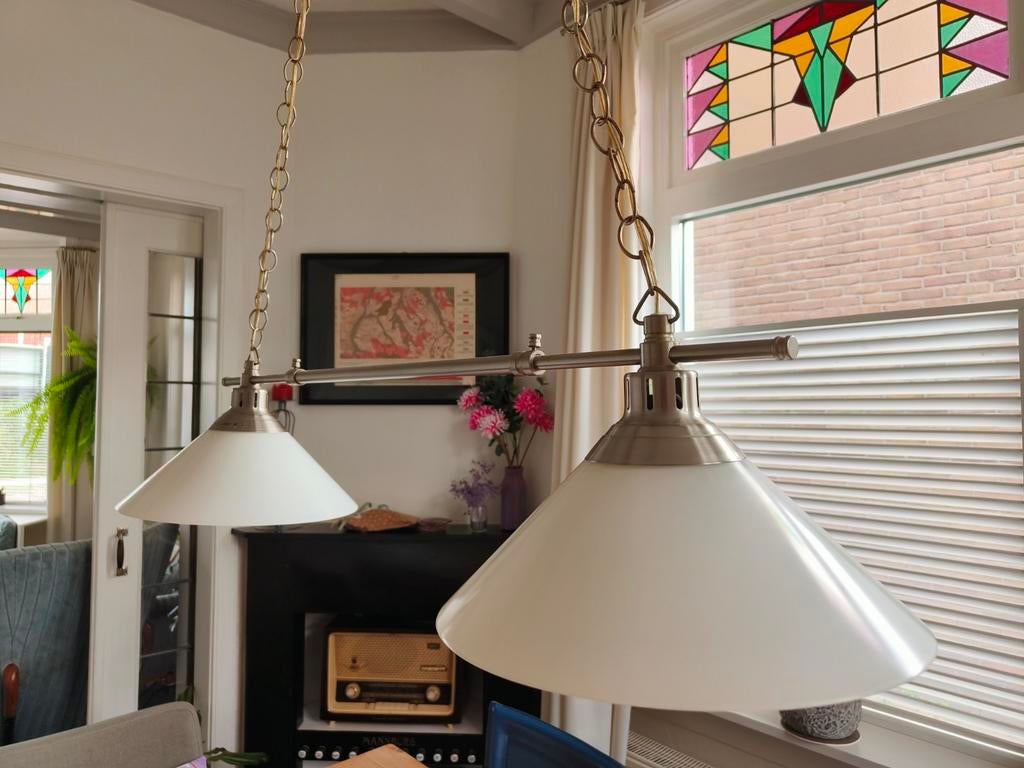 Hanglamp met twee melkglazen kappen, Huis en Inrichting, Ophalen, Gebruikt, Glas, 75 cm of meer