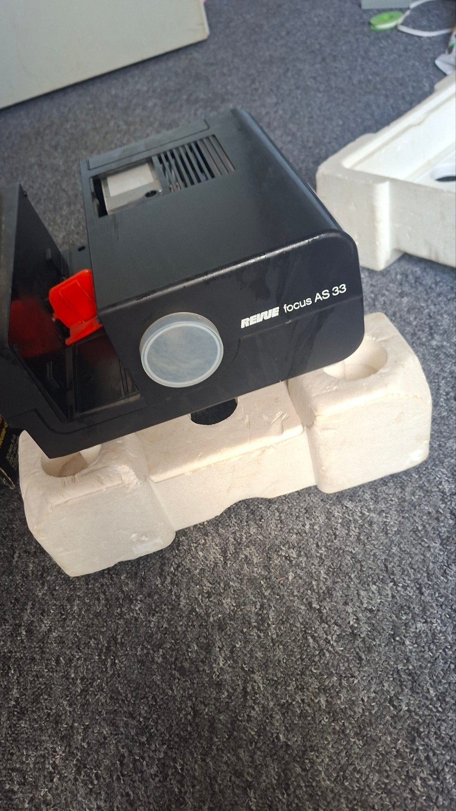 Revue Focus AS 33 Diaprojector, Ophalen of Verzenden, Gebruikt, Met scherm