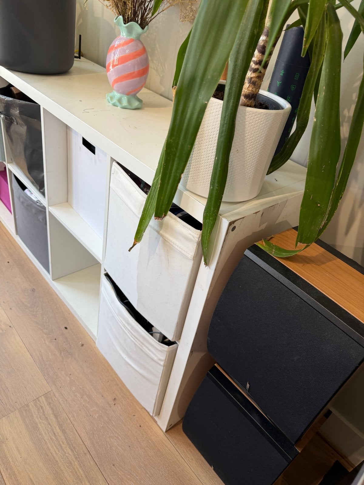 Witte Kallax kast met 8 vakken - inclusief opbergboxen, Ophalen, Met plank(en), Gebruikt, 50 tot 100 cm