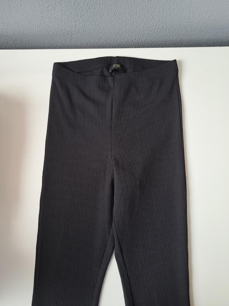Zwarte flair broek, licht geribte stof, maat XS, Seven Sisters, Zwart, Ophalen of Verzenden, Zo goed als nieuw