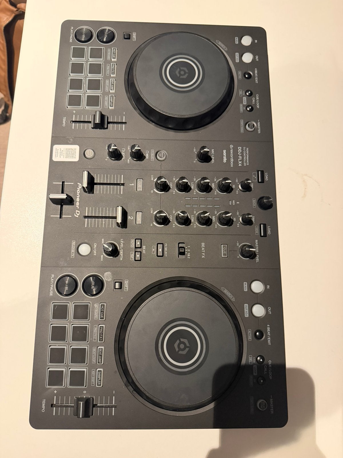 Foto 3 van Alpha Theta DDJ FLX 4