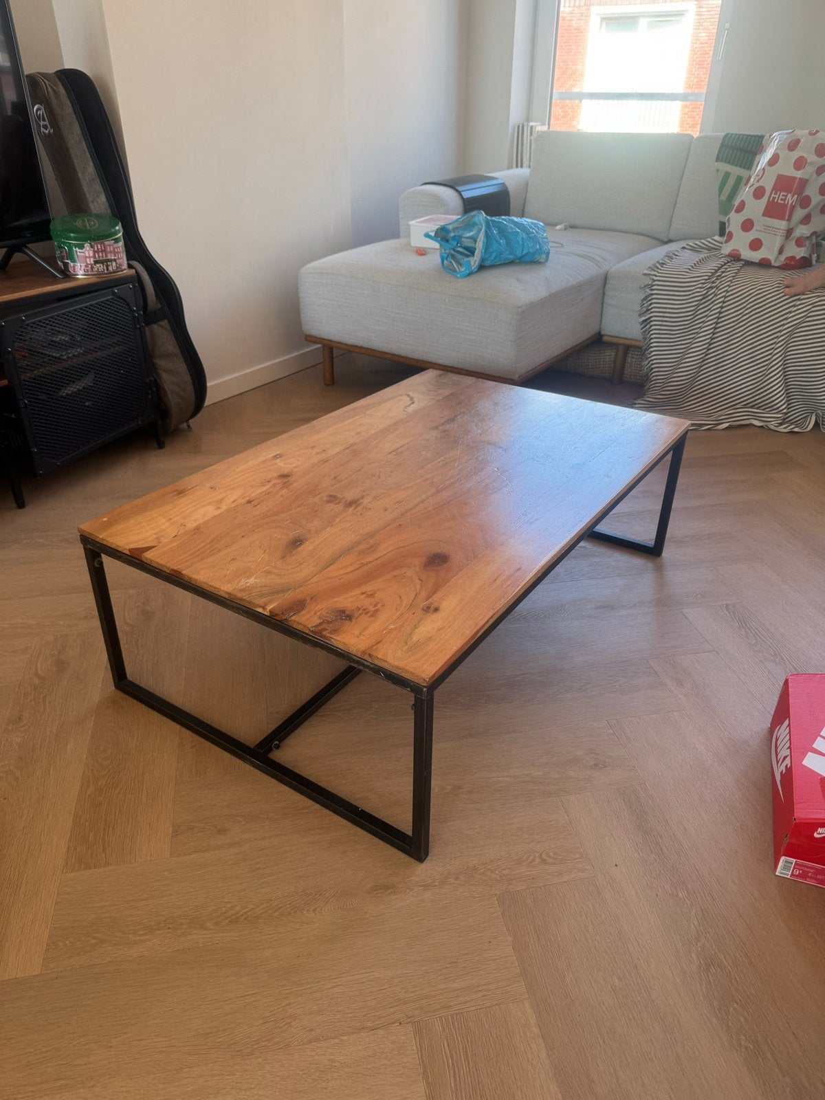 Salontafel met houten blad en metalen onderstel, Gebruikt, 100 tot 150 cm, Overige houtsoorten, 50 tot 100 cm