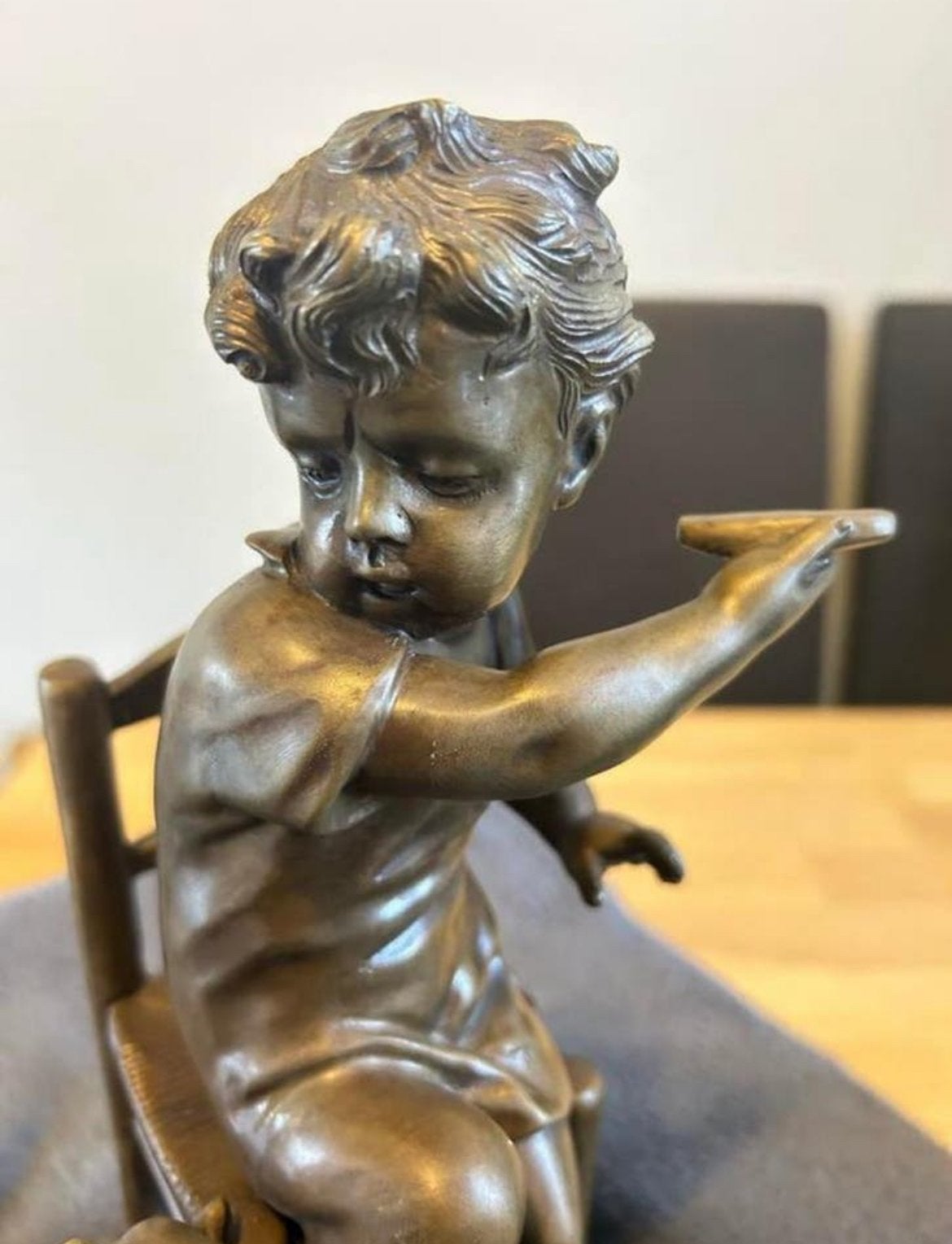 Bronzen beeld: Jongen met hond, Groep mensen, Ophalen of Verzenden, 20 - 50 cm, Beeld