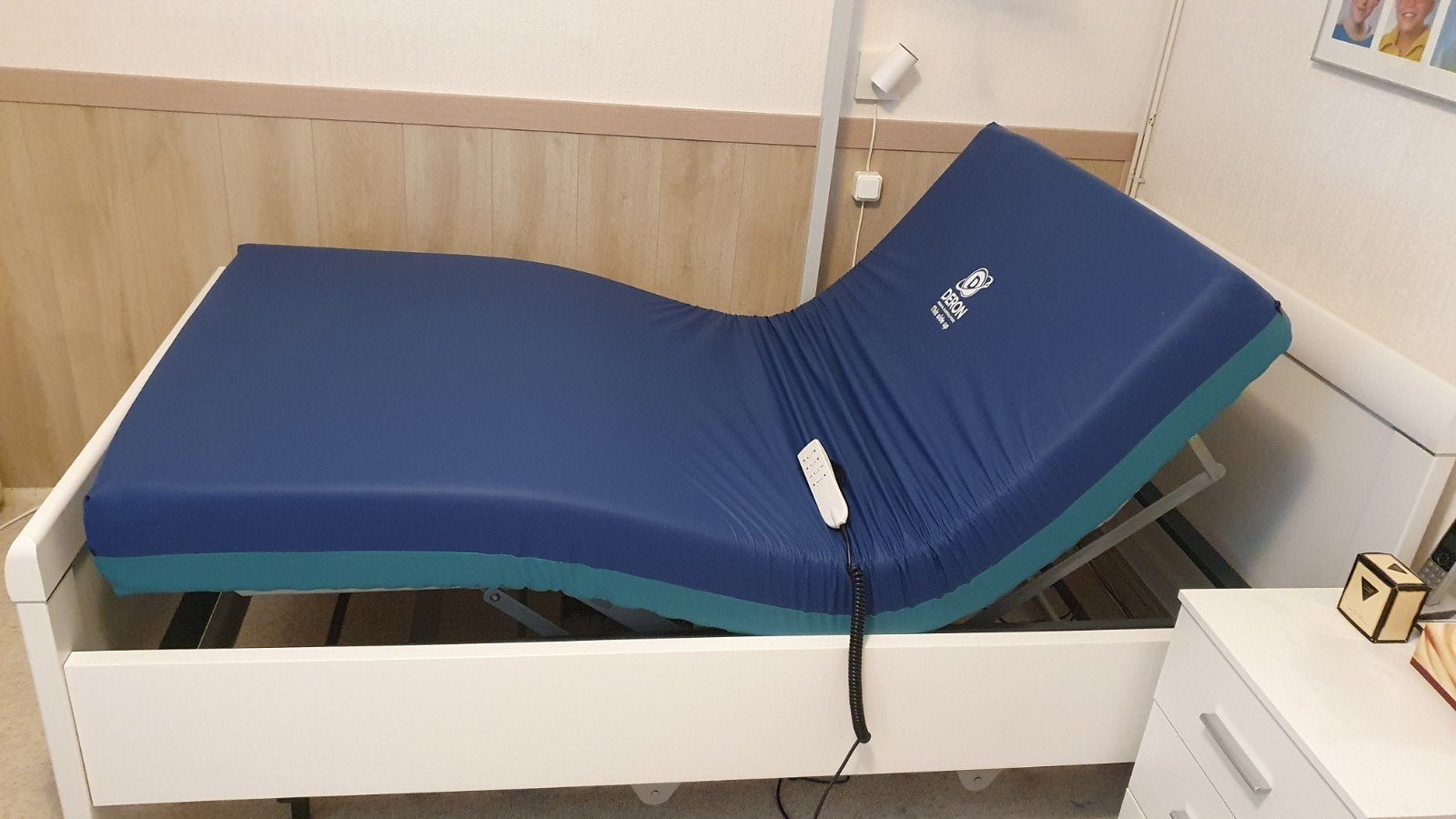 Hoog laag elektrisch bed 100 x 200 met AD matras bijna new, Huis en Inrichting, Eenpersoons, Wit, Ophalen of Verzenden, Zo goed als nieuw