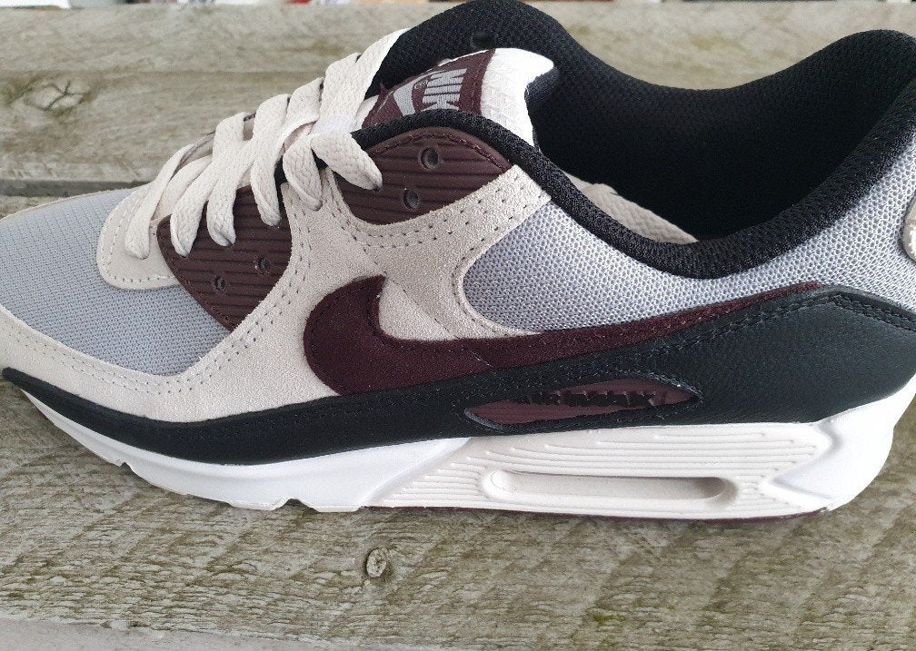 Nike Air Max Burgundy 43 | NIEUW, Kleding | Heren, Overige kleuren, Nieuw, Ophalen of Verzenden, Sneakers of Gympen