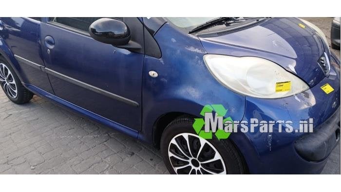 Scherm rechts-voor van een Peugeot 107 (KNR), Auto-onderdelen, Gebruikt, -, -, Ophalen of Verzenden