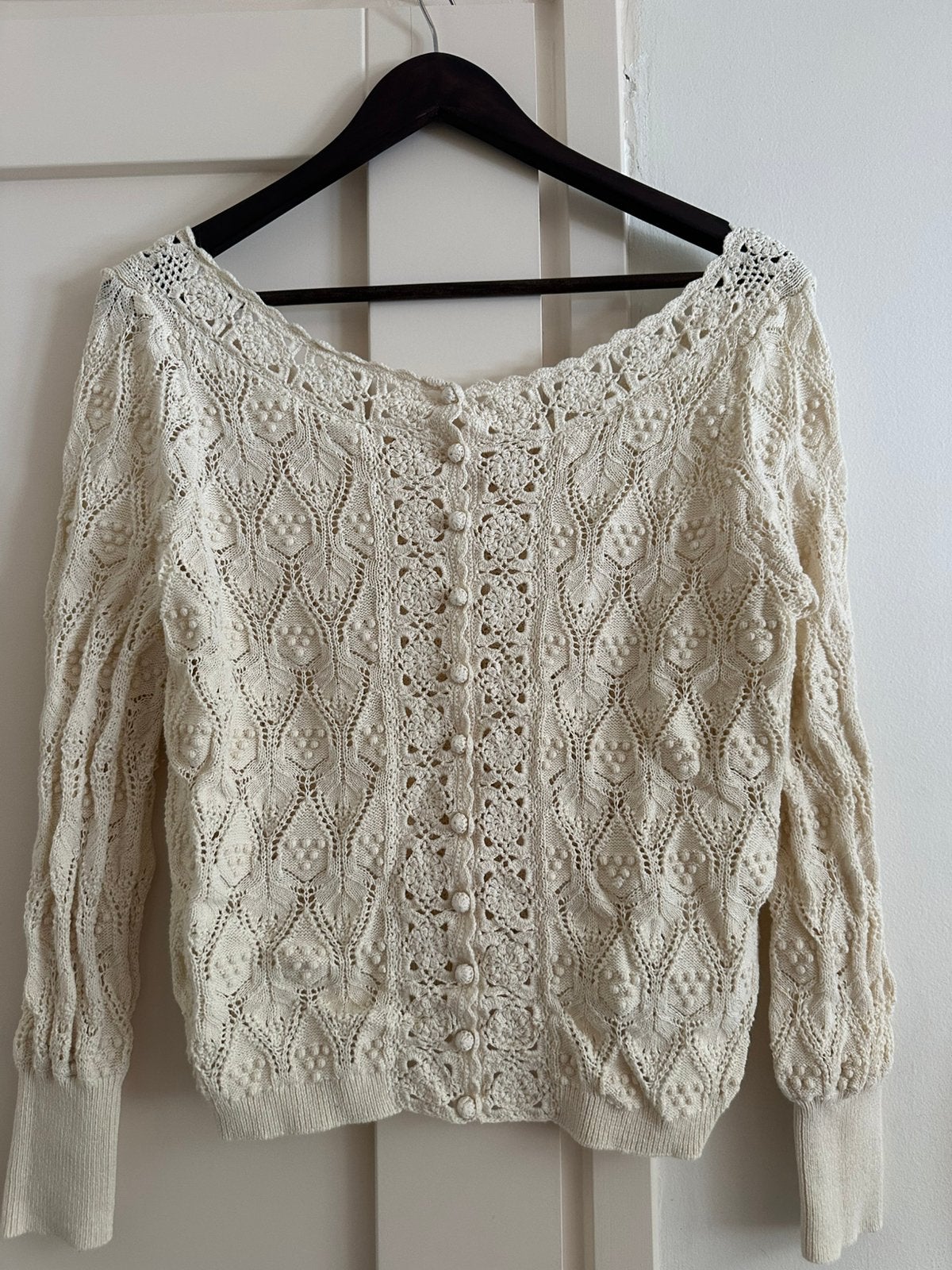La Maille Sézane Gebreid off shoulder broderie Vest Maat M, Kleding | Dames, Ophalen of Verzenden, Zo goed als nieuw, Maat 38/40 (M)