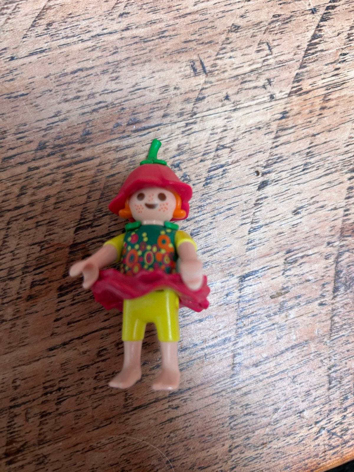 Playmobil Kaboutertje met rode bloemmuts en rokje, Ophalen of Verzenden, Gebruikt, Jongen of Meisje