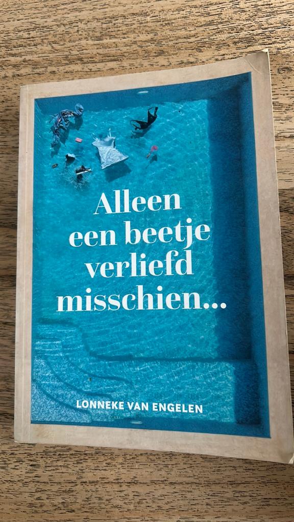 Lonneke van Engelen - Alleen een beetje verliefd misschien, Boeken, Ophalen, Zo goed als nieuw, Lonneke van Engelen