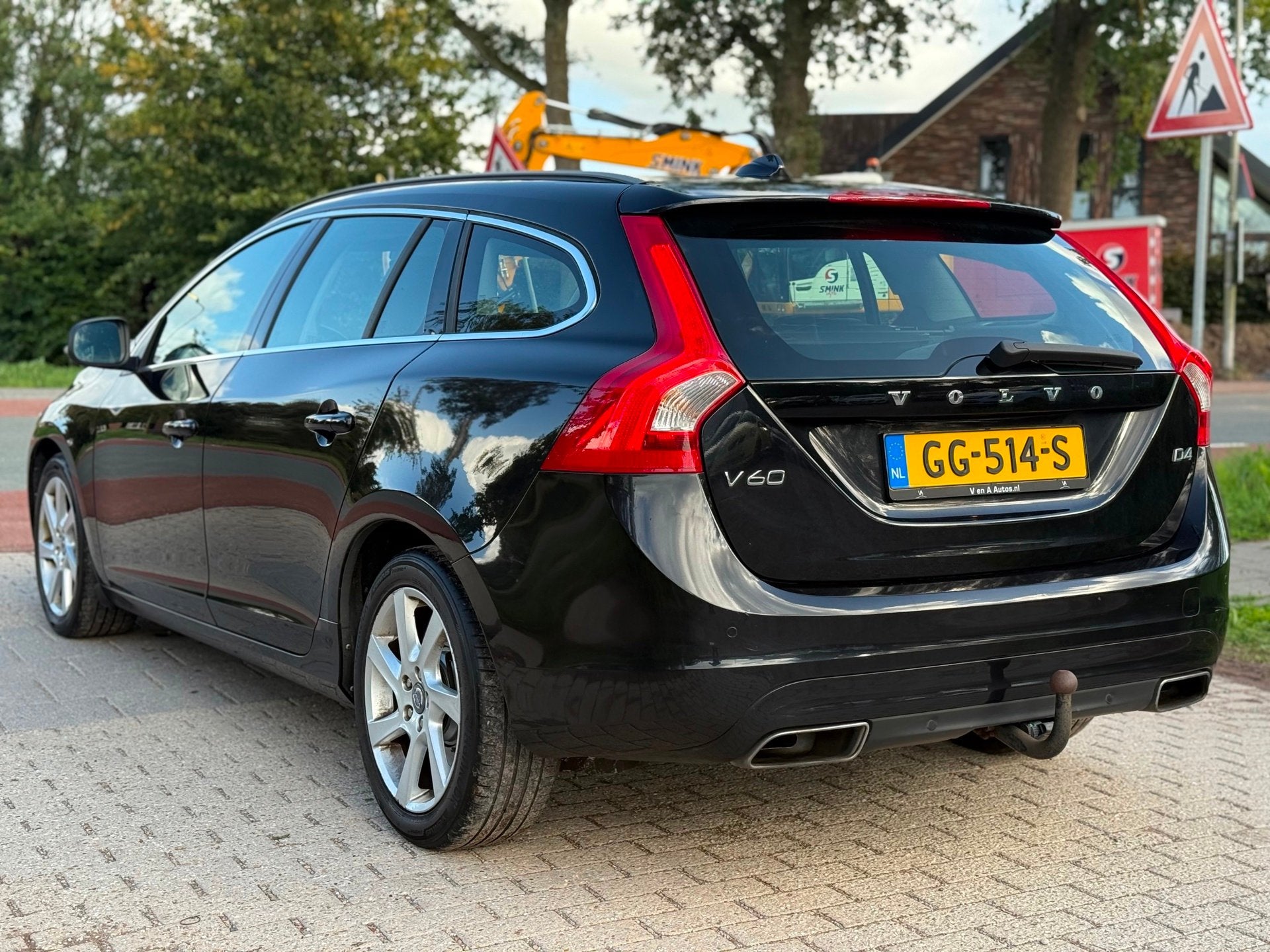Volvo V60 2.0 D4 Summum AIRCO CRUISE NAVI PDC TREKHAAK, Auto's, Voorwielaandrijving, Dealer onderhouden, Euro 6, 4 cilinders