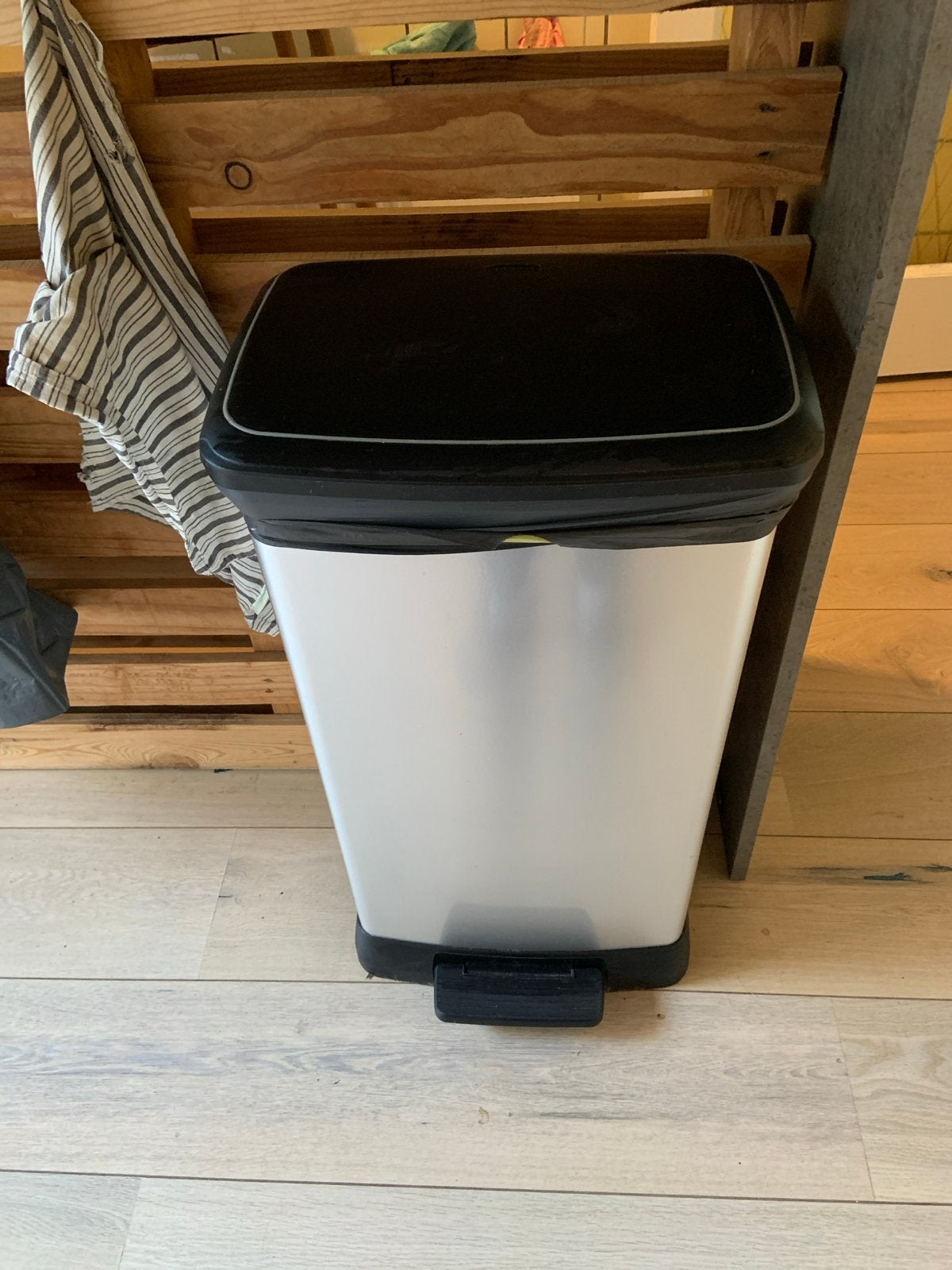 Curver Decobin Prullenbak 50L Zilver Metallic pedaalemmer, Ophalen, 50 – 75, Kunststof, Met pedaal
