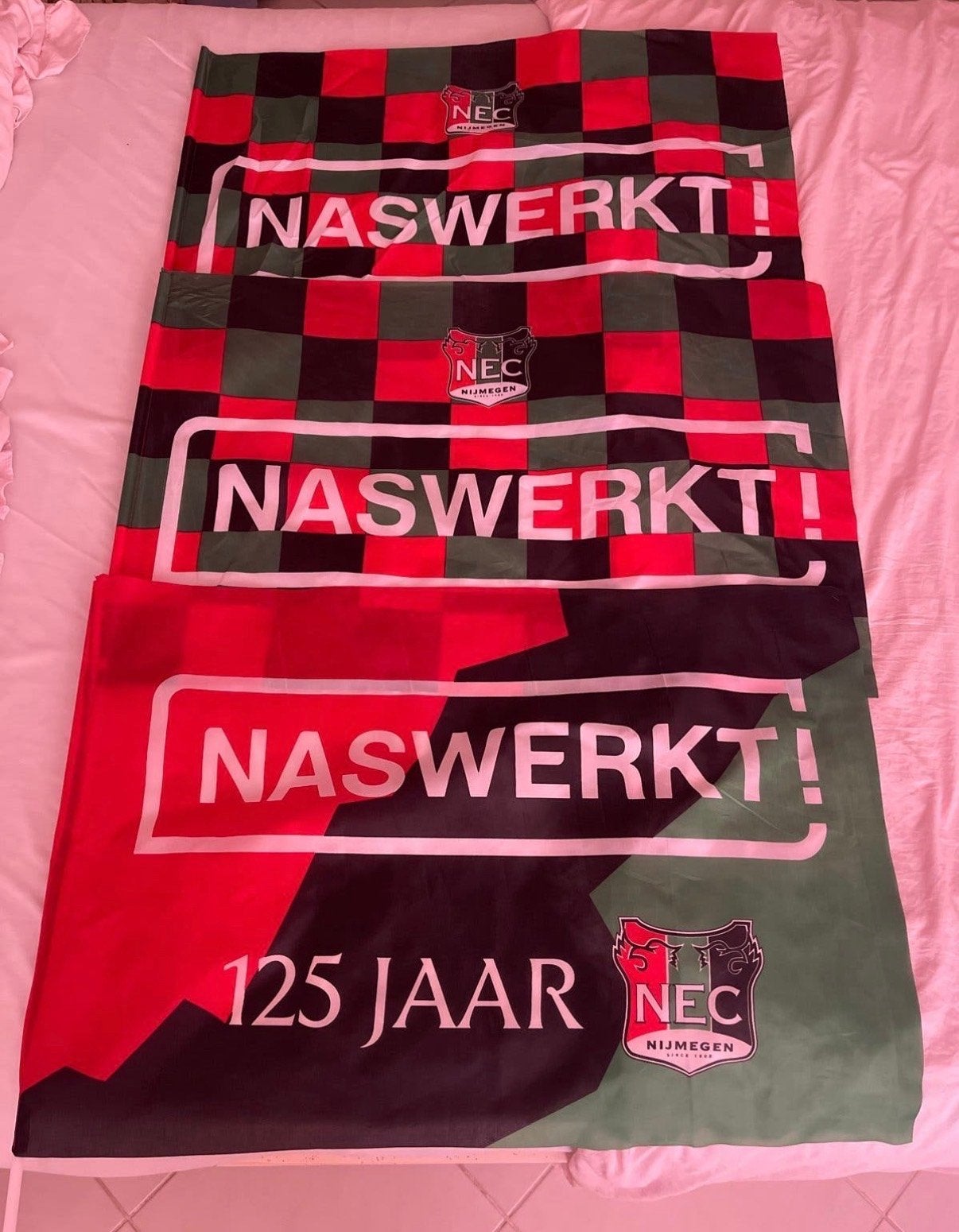Nec vlaggetjes, Diversen, Vlaggen en Wimpels, Ophalen of Verzenden