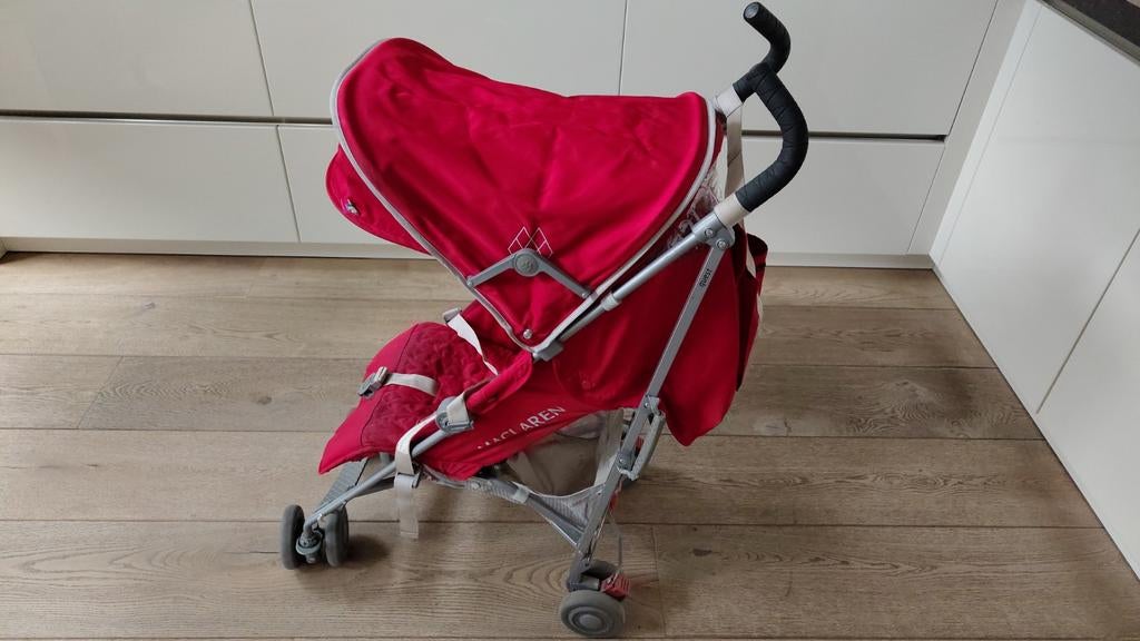 Maclaren buggy rood met regenhoes, Kinderen en Baby's, Buggy's, Ophalen, Gebruikt, Maclaren, Verstelbare rugleuning