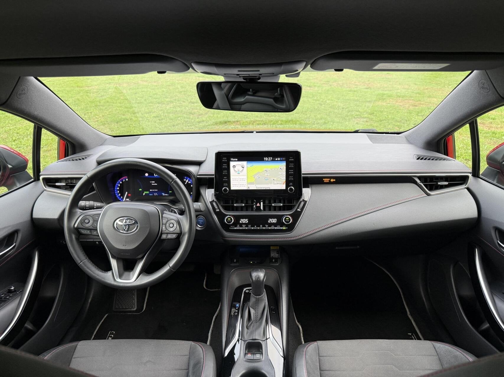 Foto 18 van Toyota Corolla TS 2.0 Hybrid Lounge 184pk 85dkm Zeer Luxe 1e