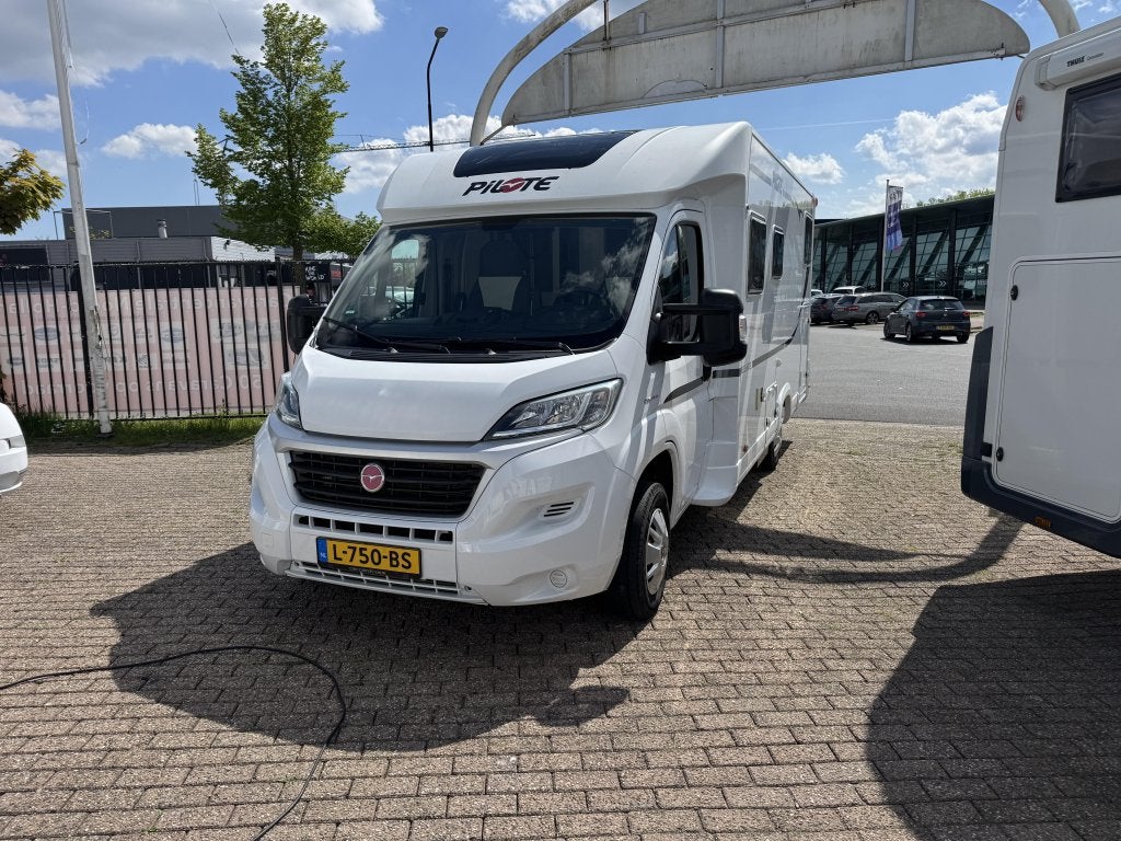 Pilote Essential 700 P enkele bedden & cruisecntr, Caravans en Kamperen, Ringverwarming, Fiat, Koelkast, Pilote
