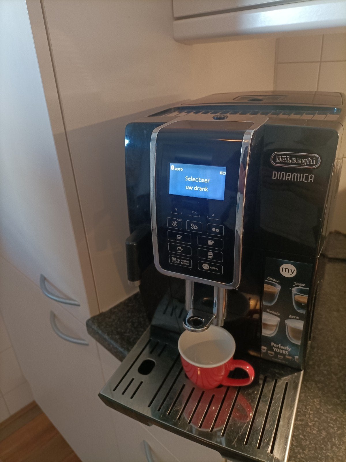 De'Longhi Dinamica Koffiemachine - Bonen & Filterkoffie, Ophalen, Afneembaar waterreservoir, Gebruikt, 10 kopjes of meer