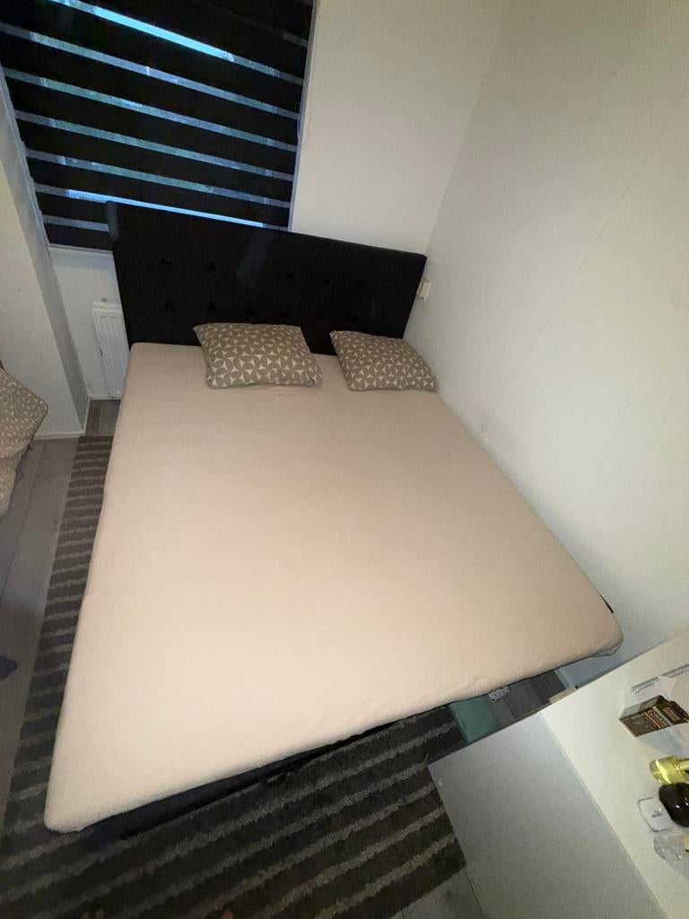 Double bed met opberg ruimte., Gebruikt, Eenpersoons, Zwart, Ophalen of Verzenden