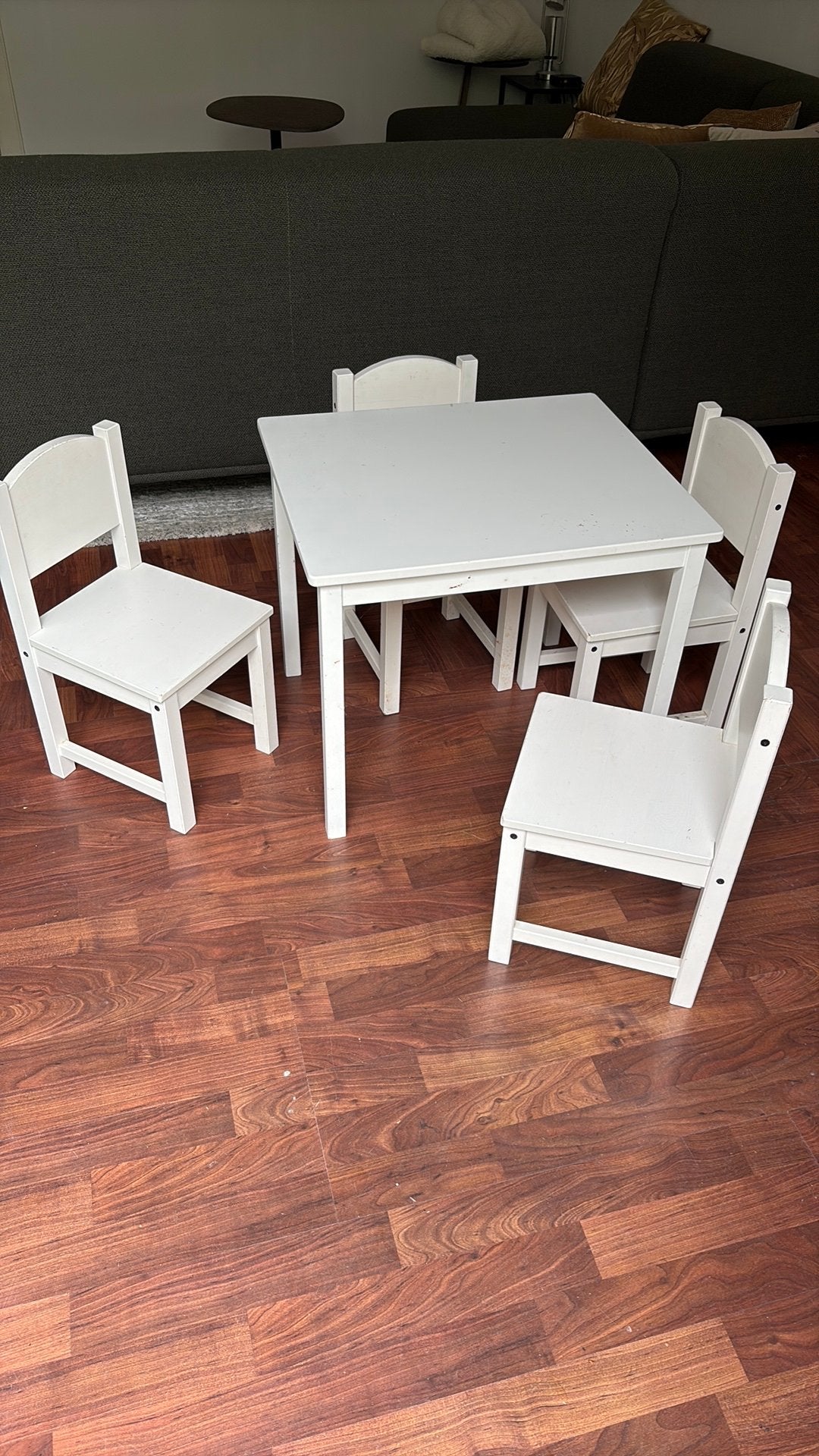 Ikea kinder tafeltje en 4 stoeltjes (nette staat), Kinderen en Baby's, Kinderkamer | Tafels en Stoelen, Ophalen, Gebruikt, Tafel(s) en Stoel(en)