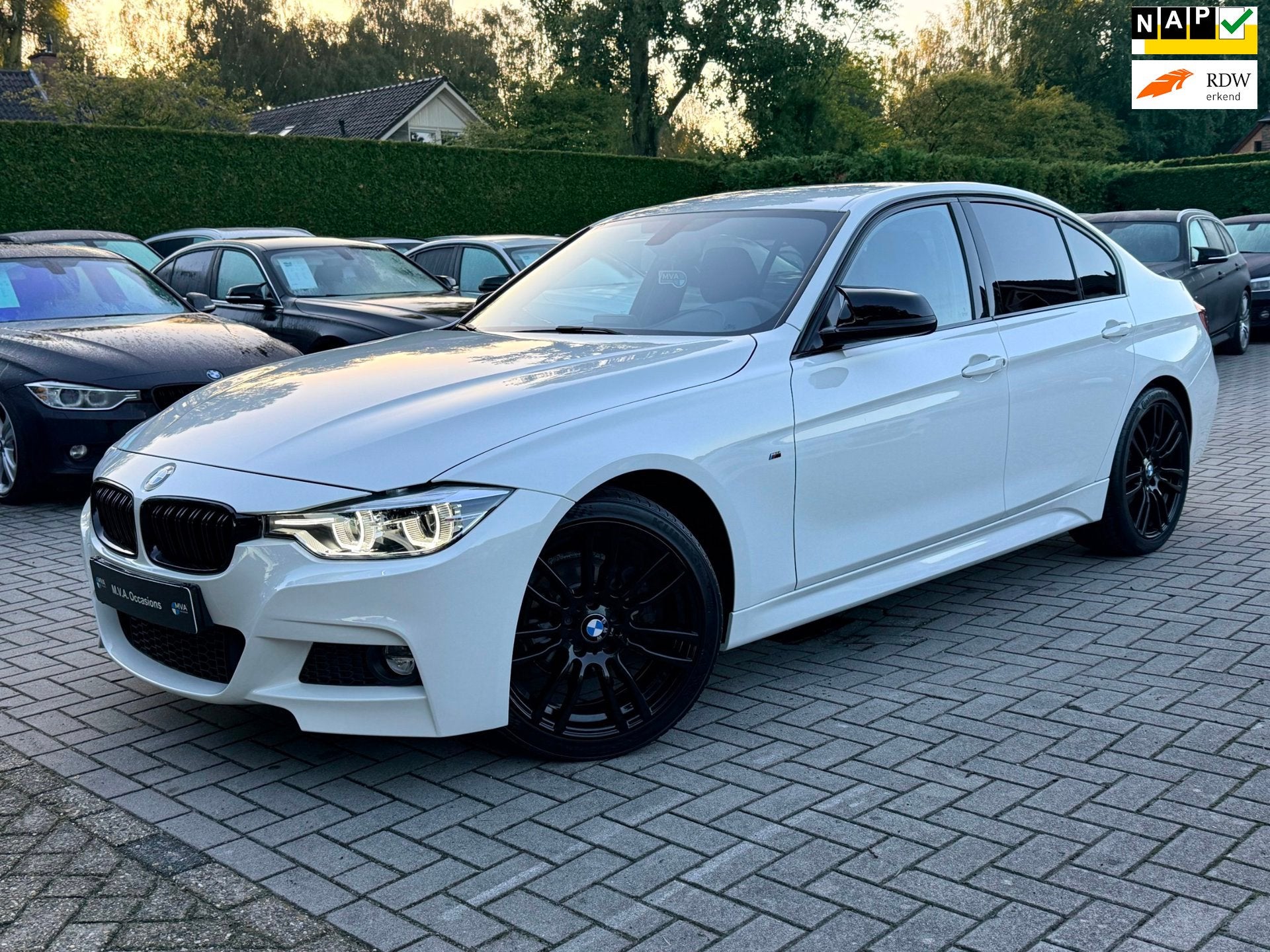BMW 3-serie 318i M Sport Lci|19 inch M|Navigatie|Cruise cont, Alcantara, Wit, Origineel Nederlands, Handgeschakeld