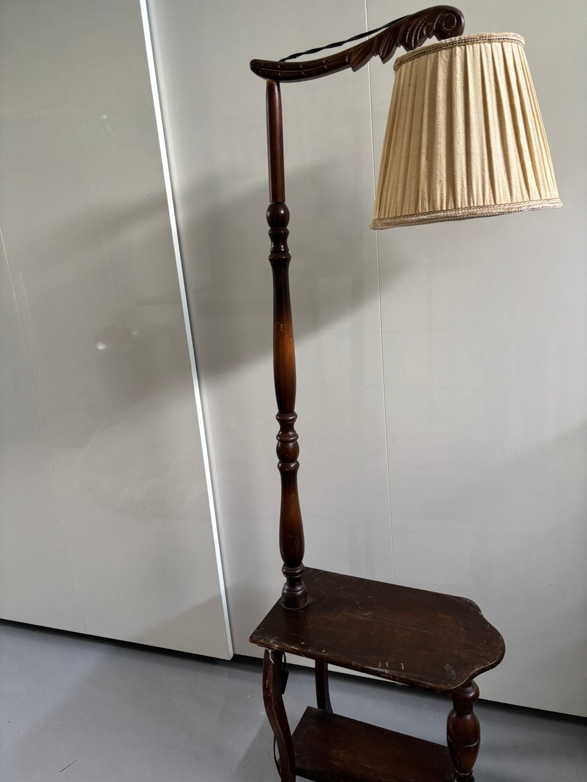 Vinted Antieke houten telefoontafel (met lamp), Antiek en Kunst, Ophalen