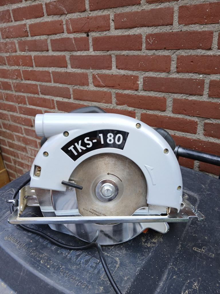 Top Craft Cirkelzaag TKS-180 met koffer, Doe-het-zelf en Verbouw, Gereedschap | Zaagmachines, Gebruikt, Cirkelzaag, Ophalen of Verzenden