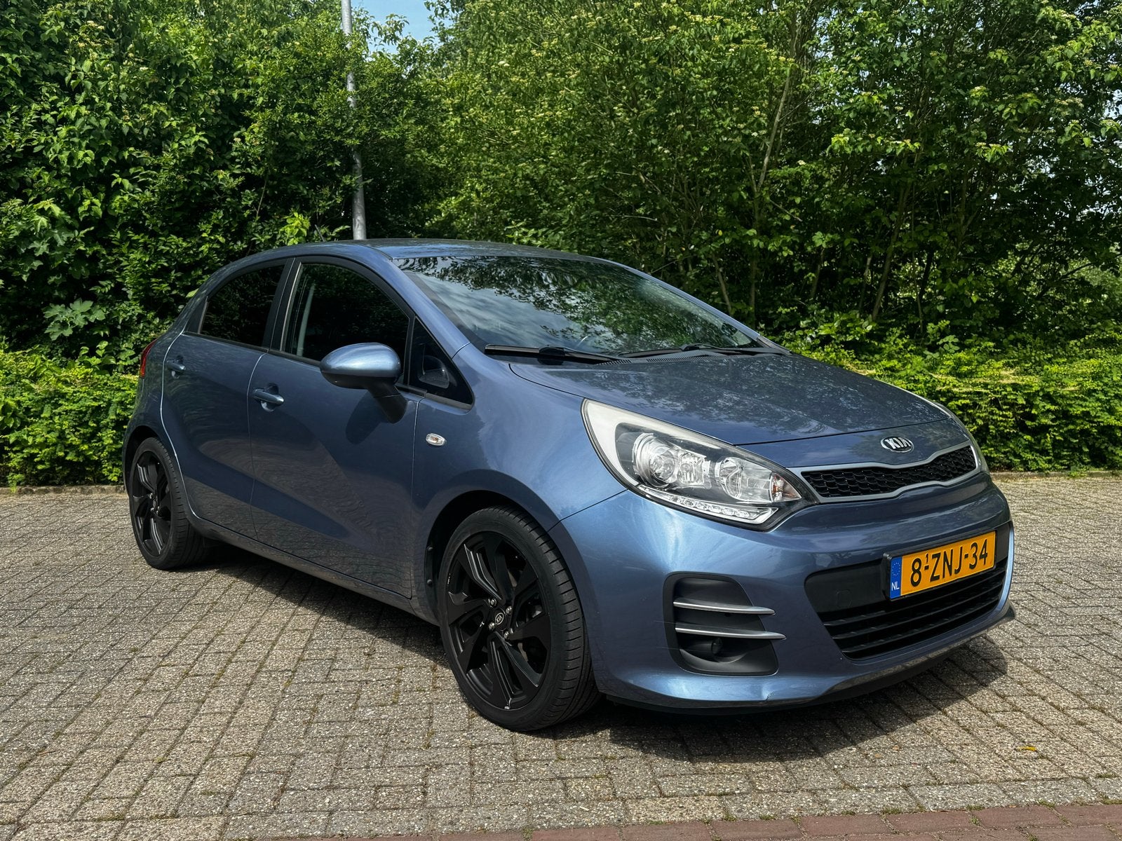 Kia Rio 1.2 I 5DRS 2015 Blauw, Auto's, Kia, 1027 kg, 40 €/maand, Zwart, 4 cilinders