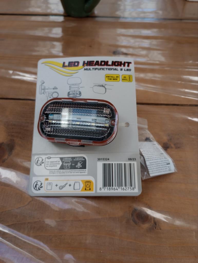 Nieuwe LED koplamp voor fiets - Multifunctioneel, Ophalen of Verzenden, Nieuw, Batterij, Voorlicht