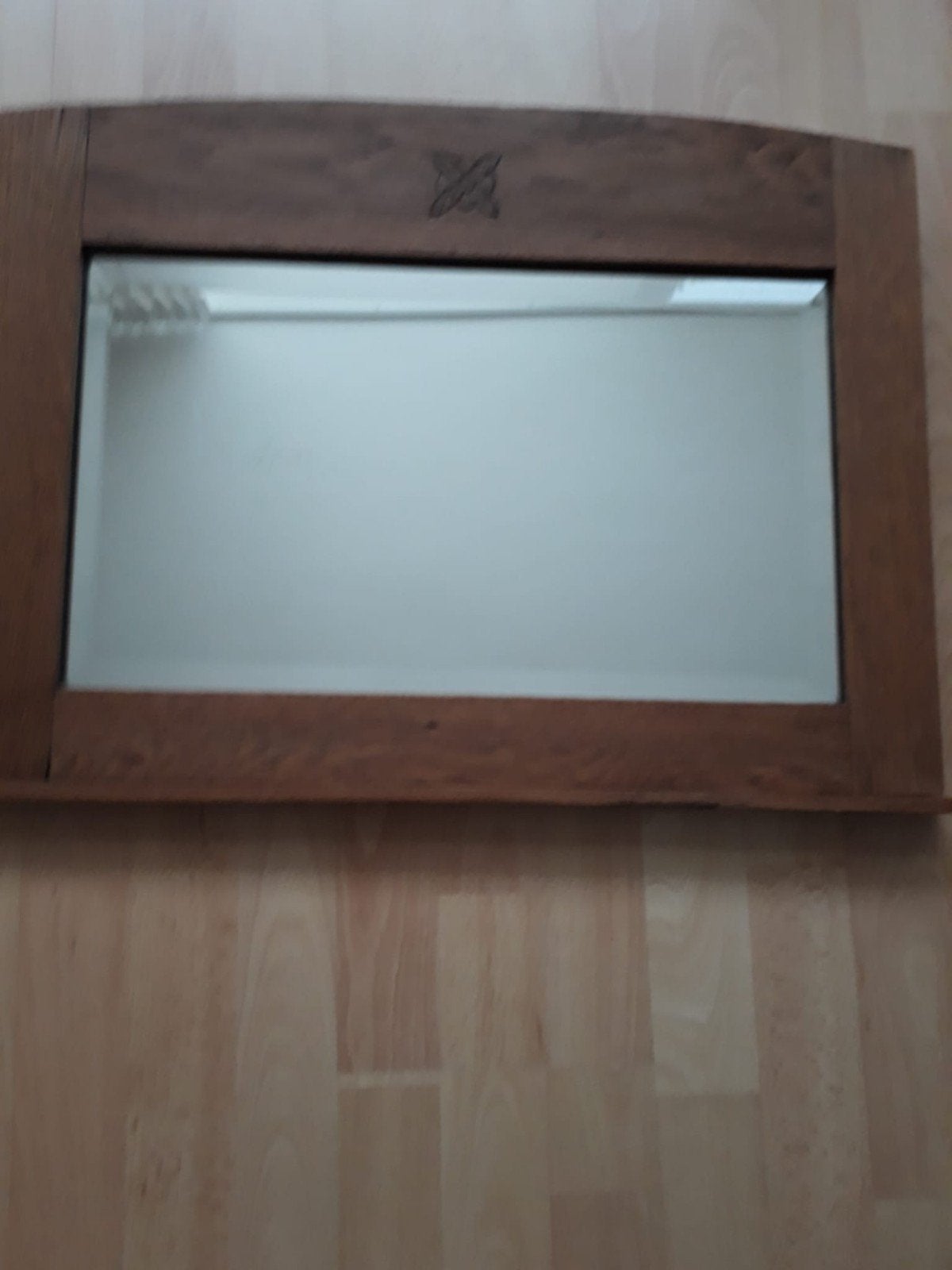 Houten spiegel met decoratieve gravure, Ophalen, Rechthoekig, Minder dan 50 cm, Minder dan 100 cm