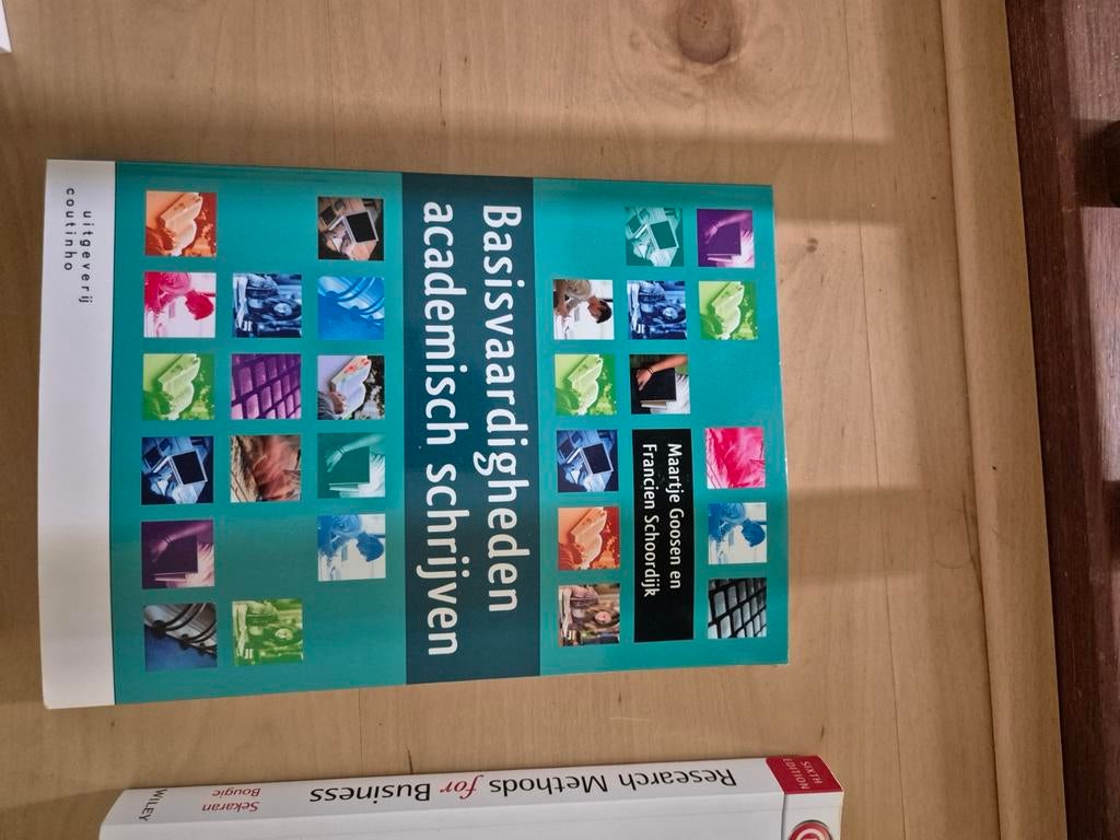 Basisvaardigheden academisch schrijven - Maartje Goosen, Boeken, Studieboeken en Cursussen, Gelezen, Maartje Goosen en Francien Schoordijk
