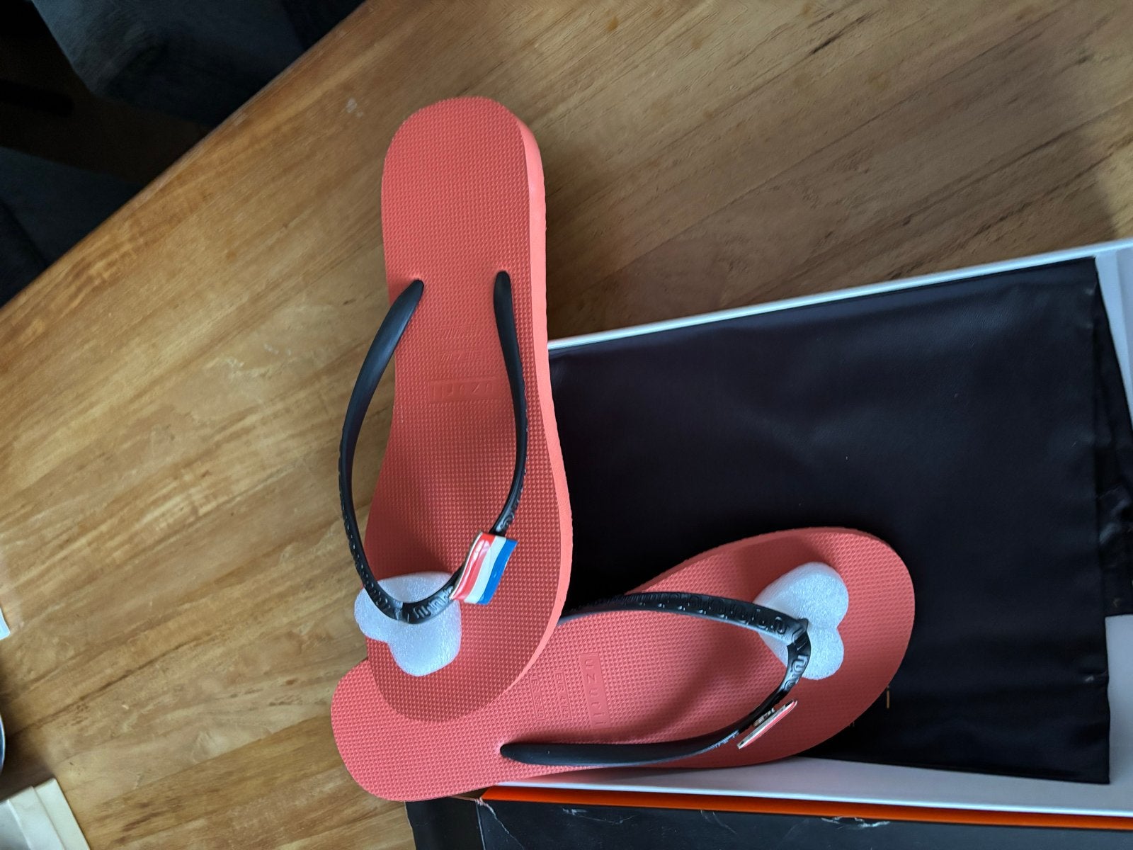 Nieuwe Uzurii EK Voetbal Slippers Oranje Maat 41/42, Slippers, Nieuw, Oranje, Ophalen of Verzenden