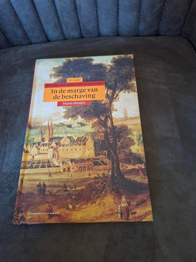 In de marge van de beschaving - Marco Mostert, Boeken, Ophalen of Verzenden, 17e en 18e eeuw, Zo goed als nieuw, Marco Mostert