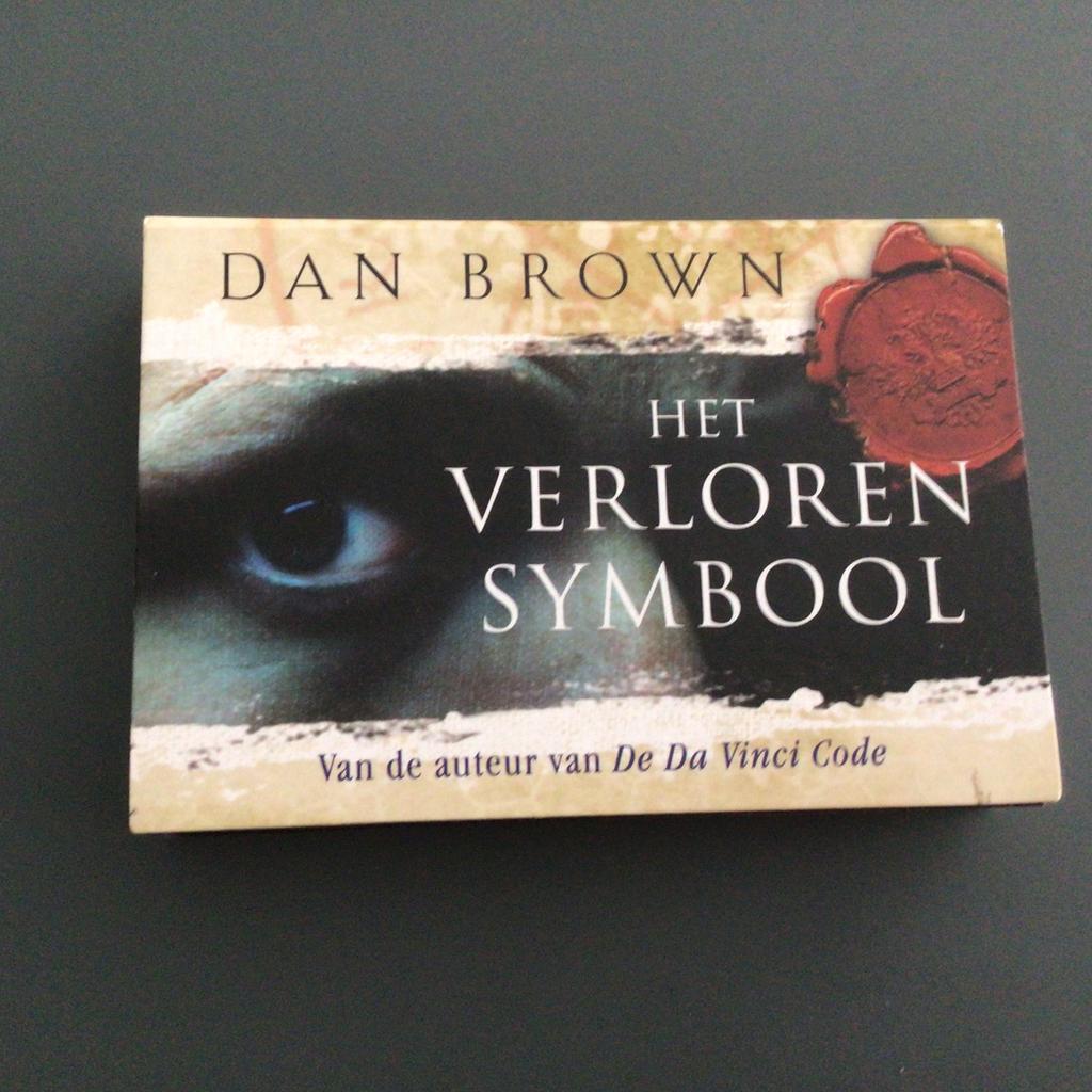 Dan Brown - Het verloren symbool - Dwarsligger 50, Boeken, Thrillers, Zo goed als nieuw, Amerika, Ophalen of Verzenden
