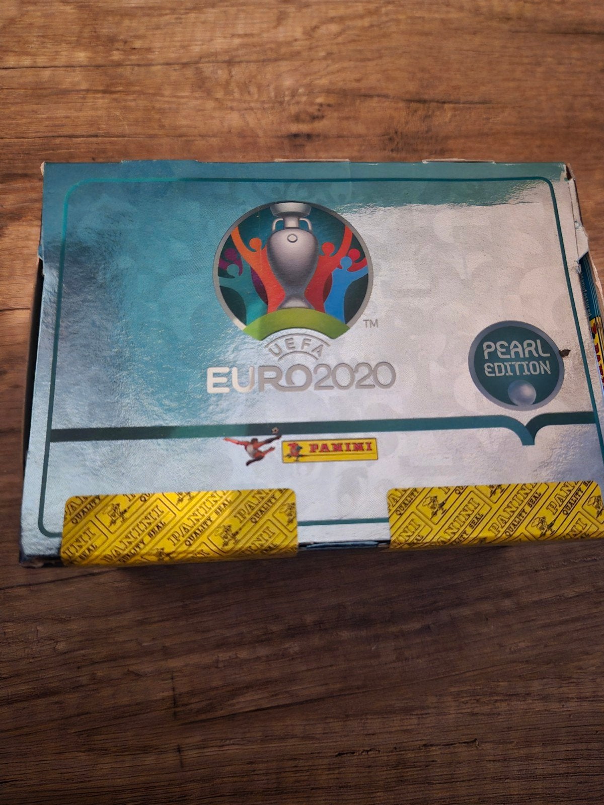 Panini UEFA Euro 2020 Pearl Edition Sticker Box, Verzenden, Nieuw, Overige sporten, Poster, Plaatje of Sticker
