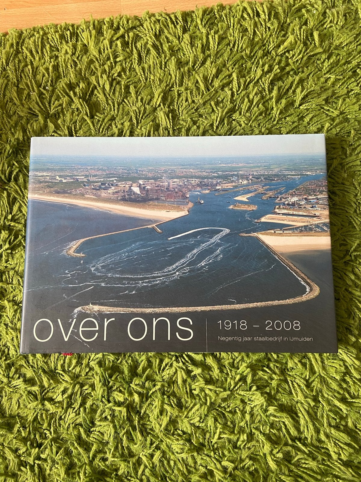 Over Ons: 90 jaar staalbedrijf in IJmuiden (1918-2008), Ophalen of Verzenden, 20e eeuw of later, Zo goed als nieuw