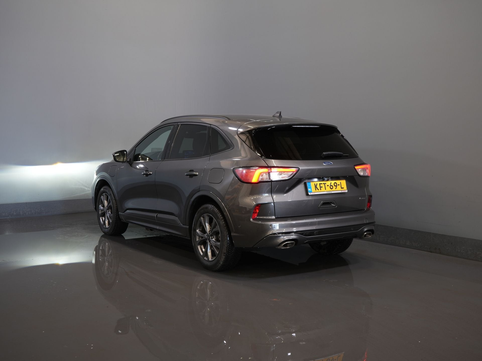 Foto 2 van Ford Kuga 2.5 PHEV 225 pk ST-Line LED/ Head-Up/ Adapt.cruise
