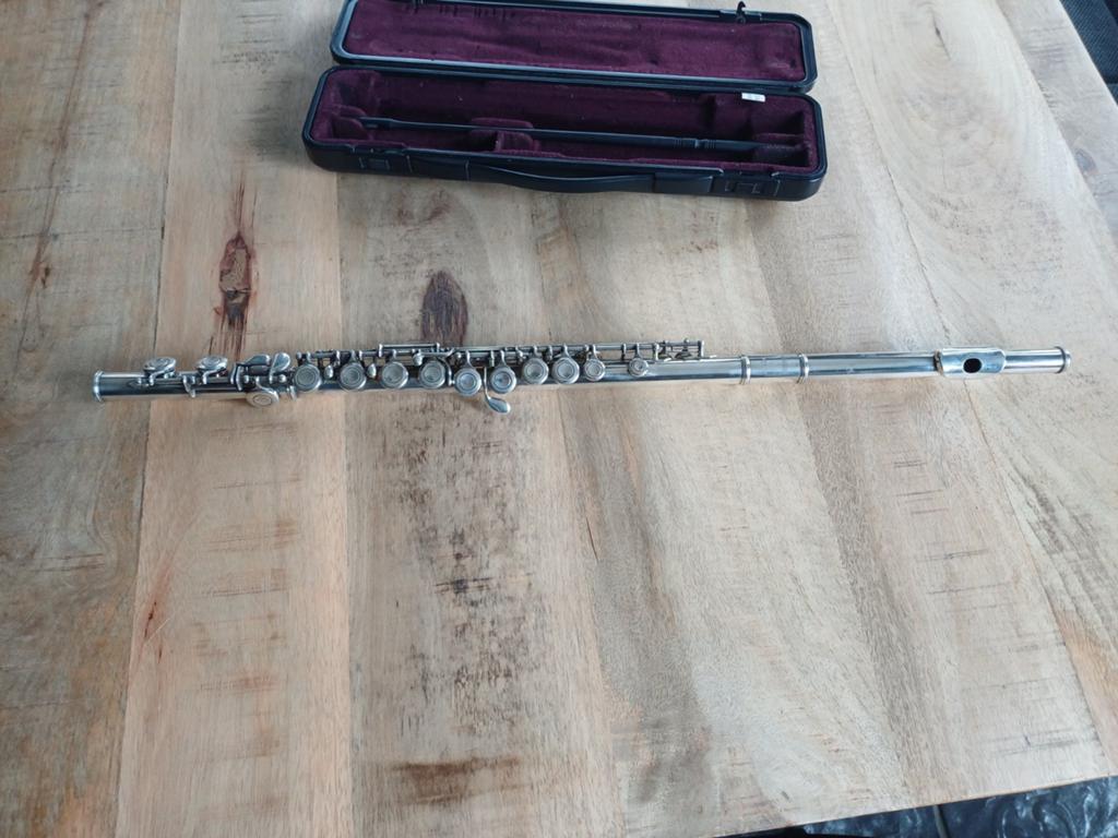 Yamaha Dwarsfluit 211S met koffer, Muziek en Instrumenten, Blaasinstrumenten | Dwarsfluiten en Piccolo's, Ophalen of Verzenden