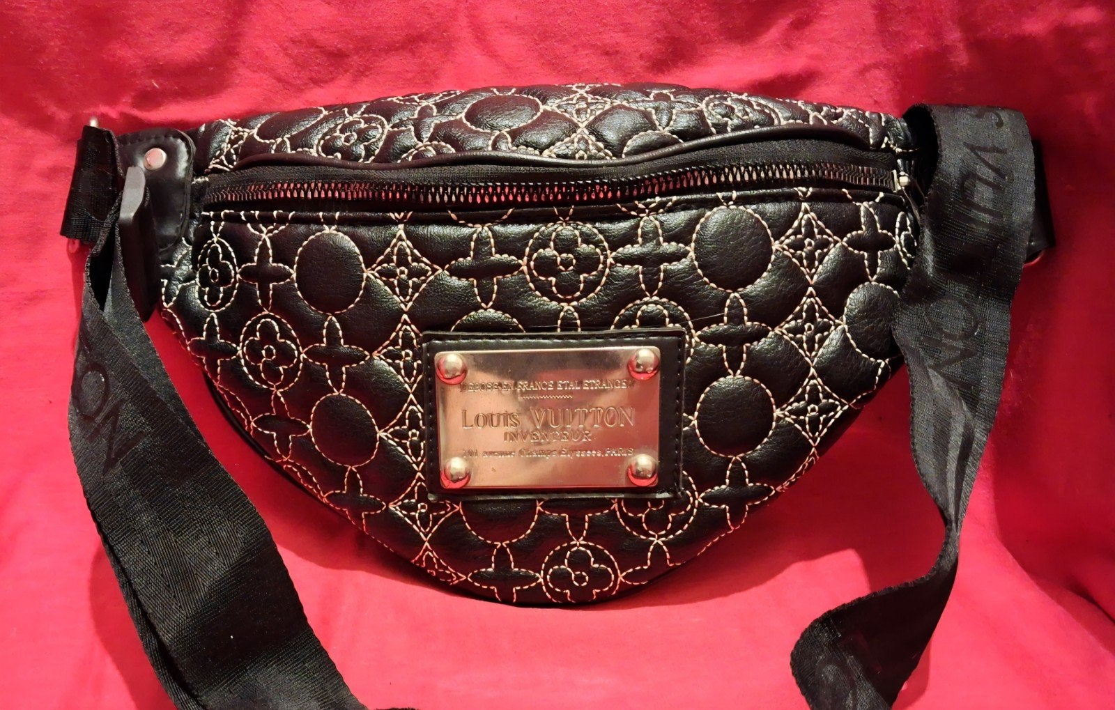 Louis vuitton padded bumbag, Ophalen of Verzenden, Leer