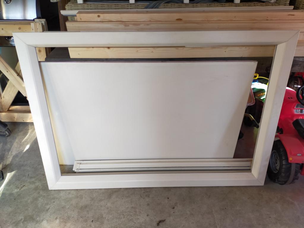 Kunststof kozijn met isolerende plaat zonder glas, Doe-het-zelf en Verbouw, Kozijnen en Schuifpuien, Kunststof, Raamkozijn, 75 tot 150 cm