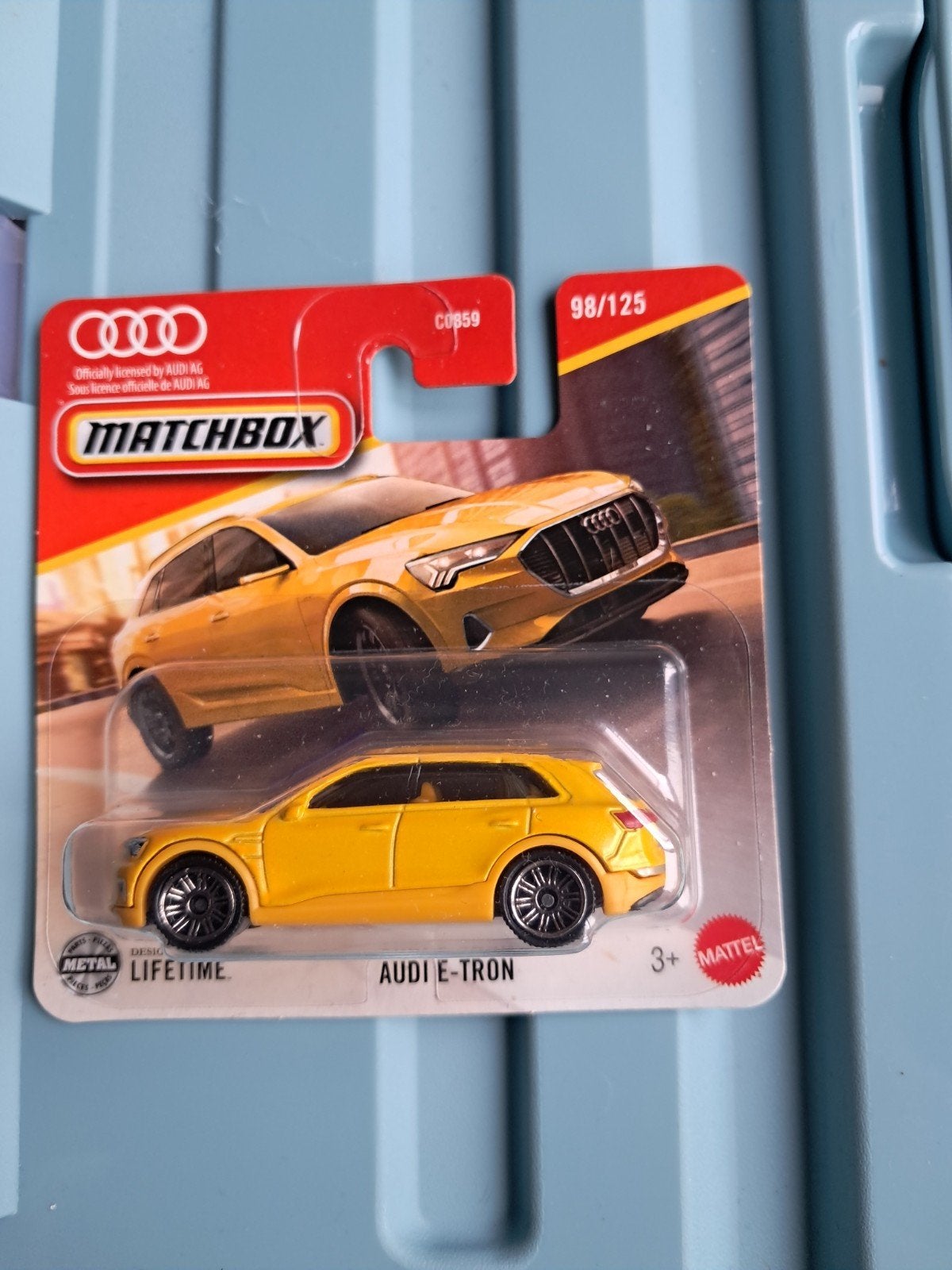 Matchbox Audi E-Tron geel nieuw in verpakking, Ophalen of Verzenden, Nieuw, Auto