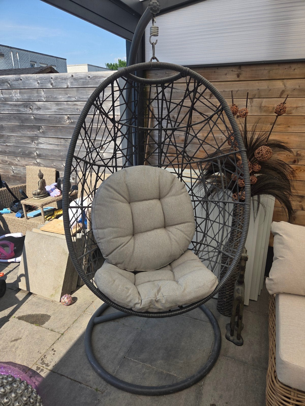 Hangstoel ei tuin, Ophalen