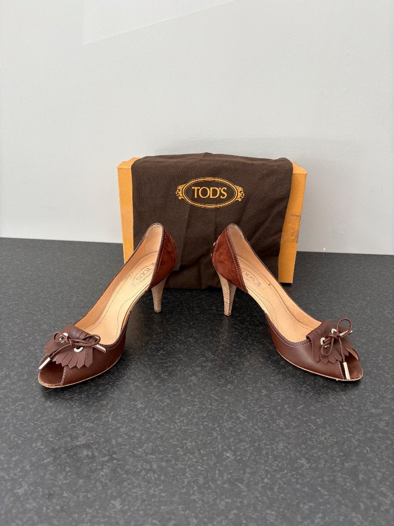 Tods klassieke peeptoe pump, Pumps, Bruin, Ophalen of Verzenden, Zo goed als nieuw