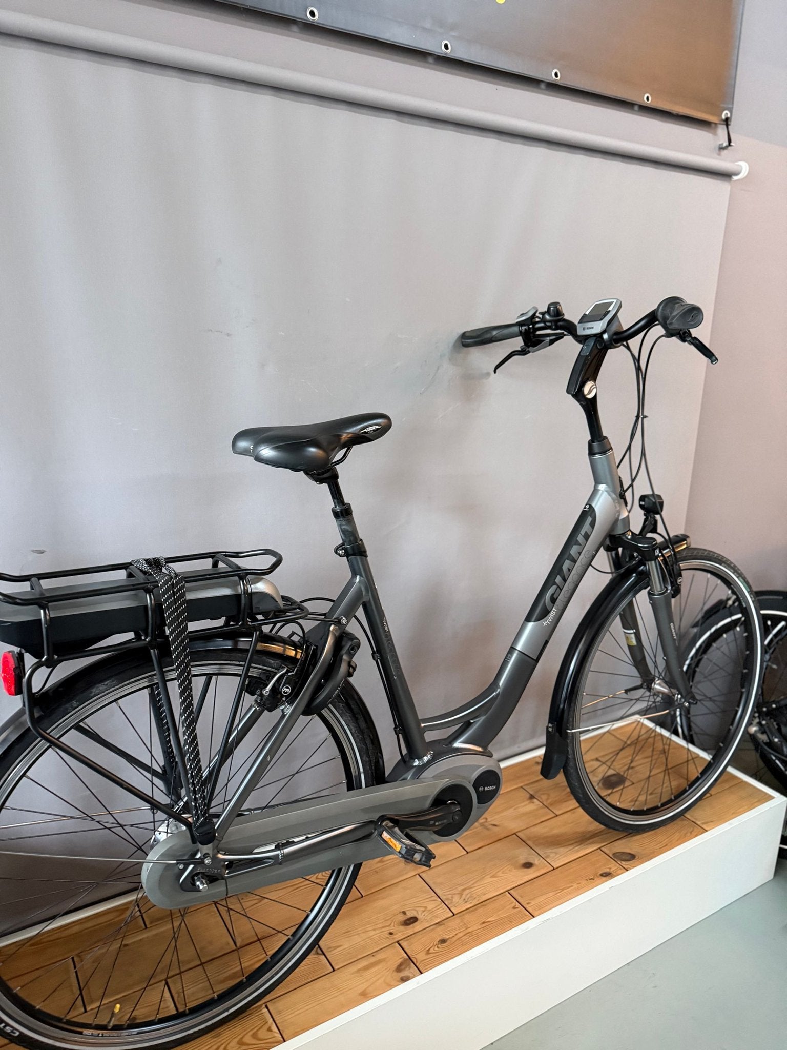 Elektrische fiets GIANT ELEGANCE BOSCH MIDDENMOTOR, Gebruikt, -, -, -