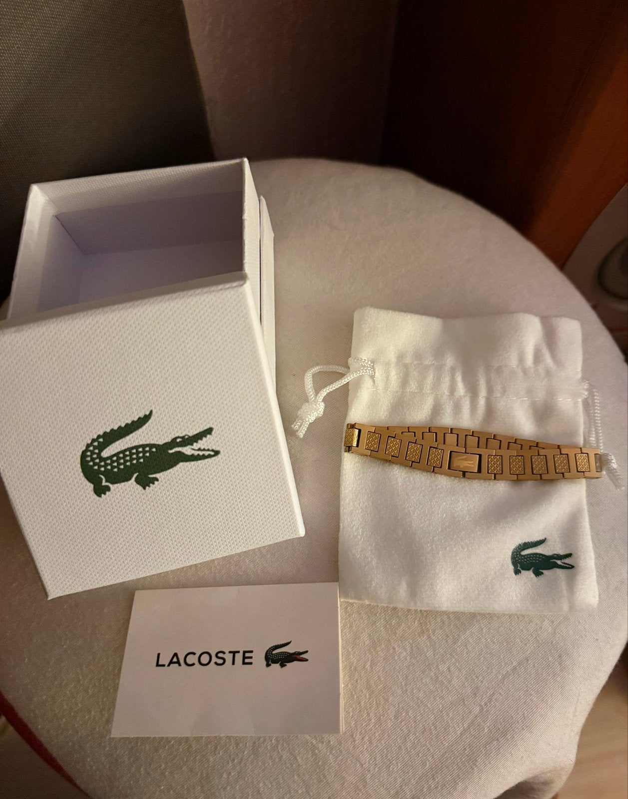 Lacoste armband Nieuw met doos, Overige materialen, Nieuw, Ophalen of Verzenden, Goud