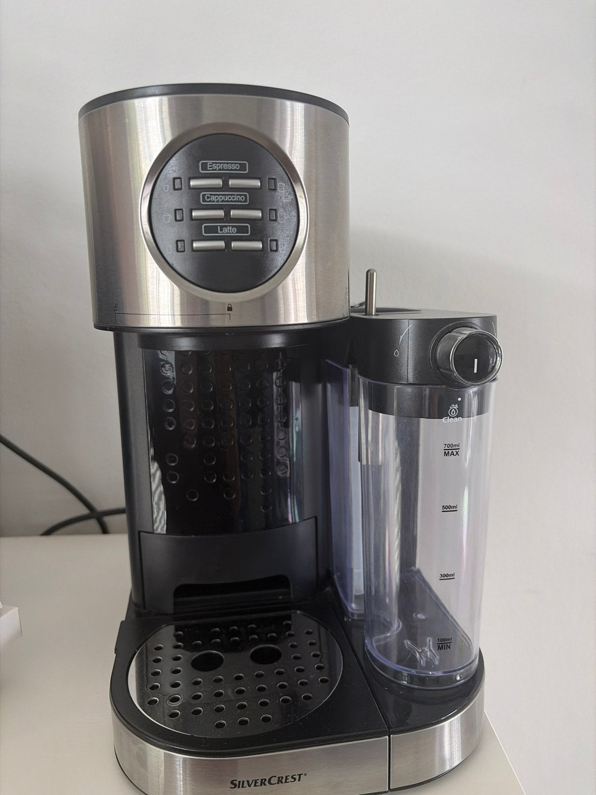 SilverCrest Koffiezetapparaat Espresso Cappuccino Latte, Witgoed en Apparatuur, Koffiezetapparaten, Ophalen, Afneembaar waterreservoir