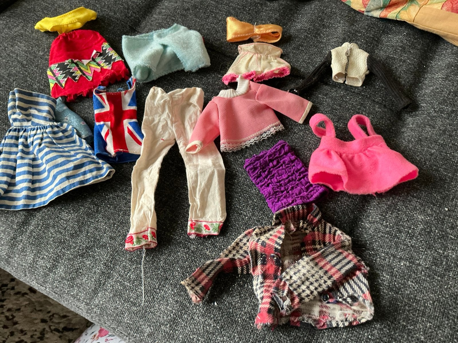 BARBIEPOP KLEERTJES 🌺 zie de foto,s, Ophalen of Verzenden, Zo goed als nieuw, Kleertjes