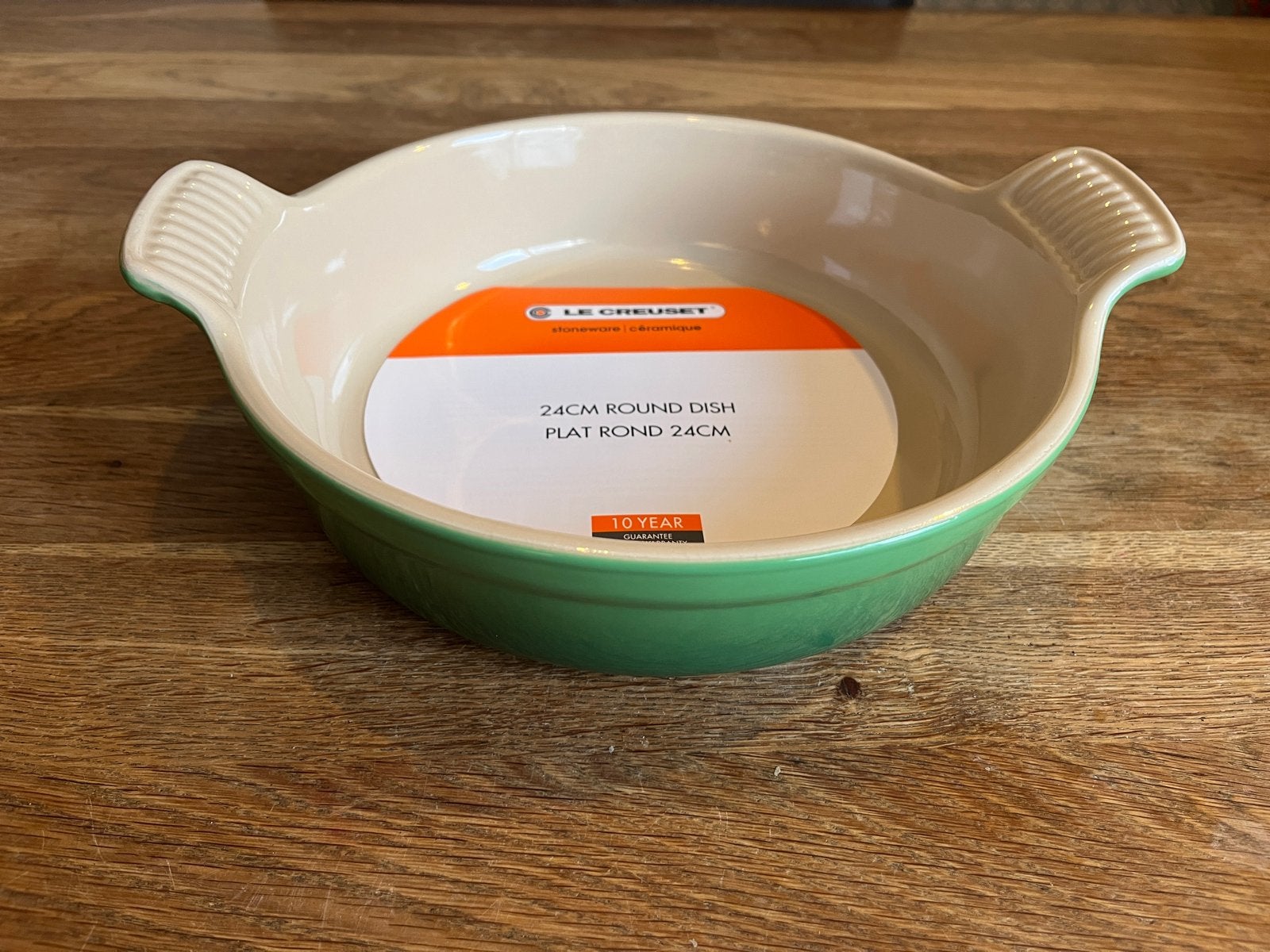 Le Creuset Ronde Schaal 24cm - Nieuw in Bamboe Groen, Le Creuset, Nieuw, Ophalen of Verzenden, Steen/keramiek